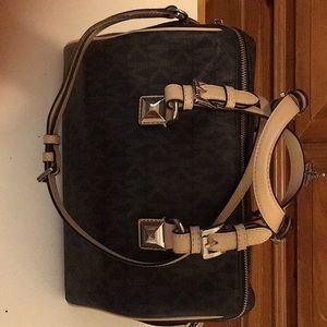 Michael Kors handbag mint. Priority to be added